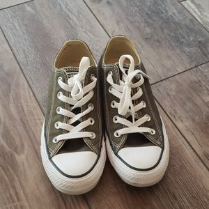 Converse Tennis Shoes